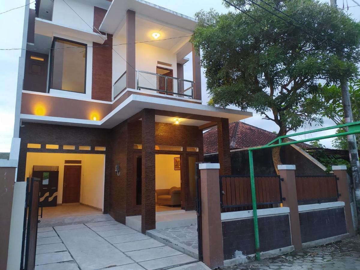 House Of Soulmate Villa ยอกยาการ์ตา ภายนอก รูปภาพ